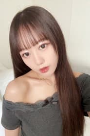 綾美なな