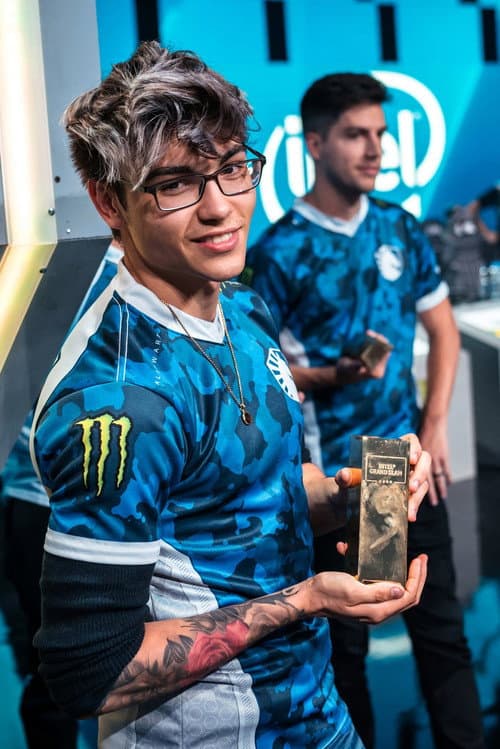 Постер: 1,100 Days: The Rise and Fall of Team Liquid
