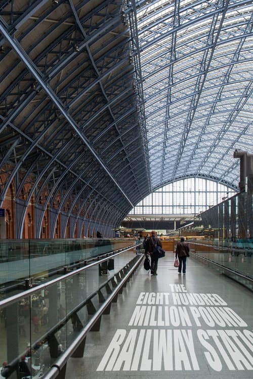 Постер: The 800 Million Pound Railway Station