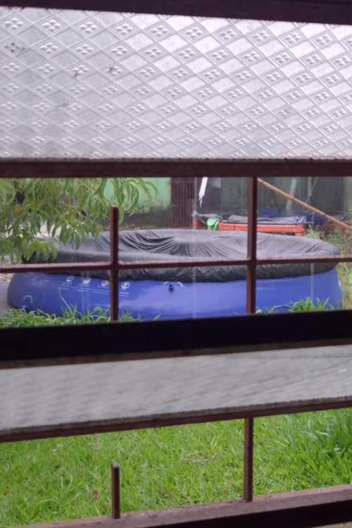 Постер: quando chove em um sábado