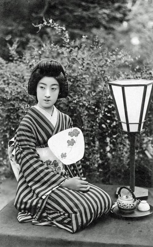 Постер: Danseuses japonaises : la danse des ombrelles