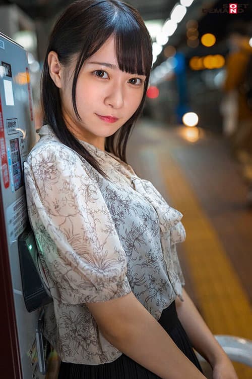 Постер: 元アイドル在籍デートCLUB『Low-Teens』制服美少女に門限までナメられて甘やかされて犯●れまくる痴女デートプラン 円井萌華