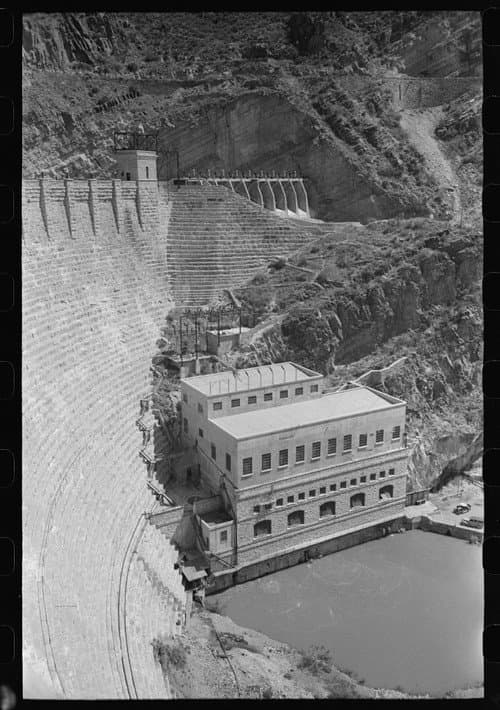 Постер: The Roosevelt Dam