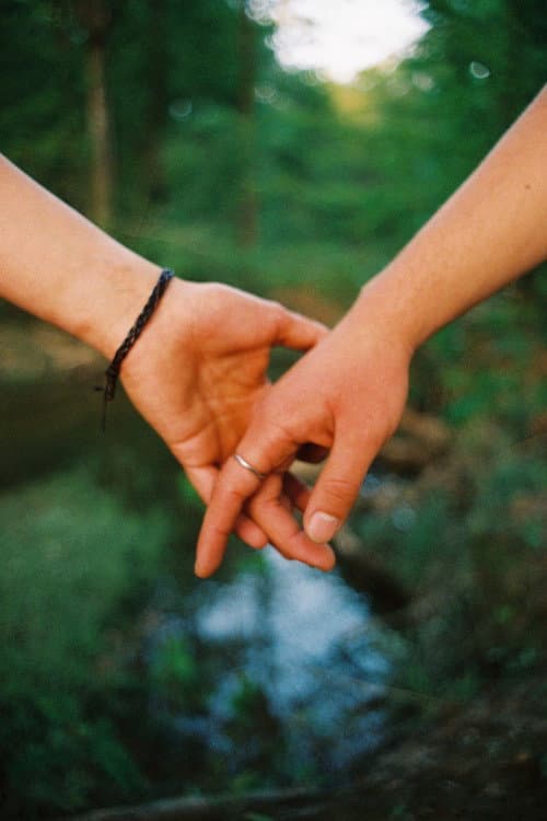 Постер: in between your hands