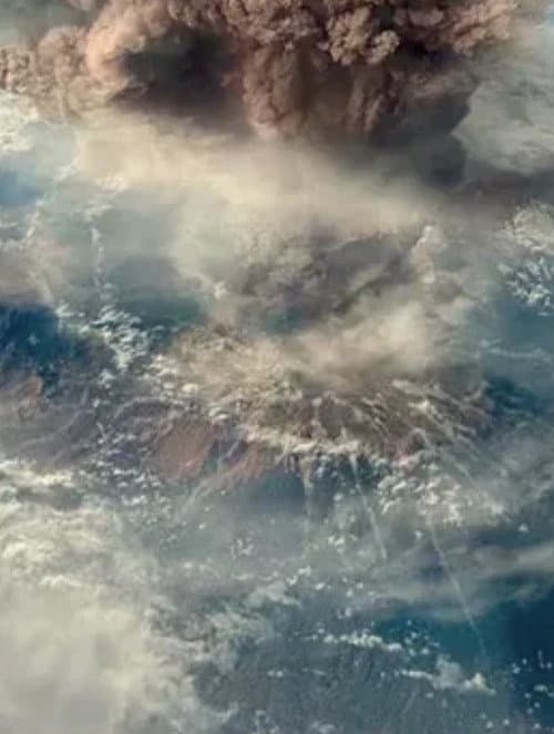 Постер: Le mystérieux volcan du Moyen Âge