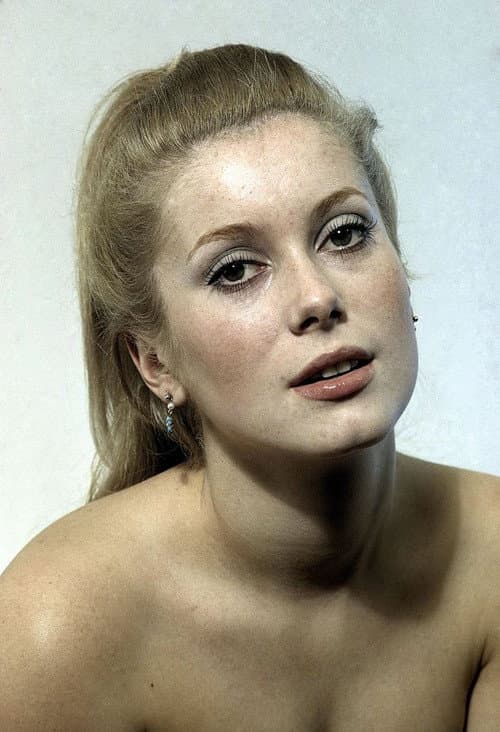 Постер: Catherine Deneuve à l'aventure ou une certaine blondeur