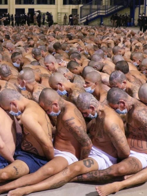 Постер: El Salvador: Mega Prisons, Maras & the Coolest Dictator