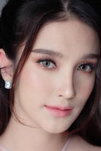 ปภาดา กลิ่นสุมาลย์